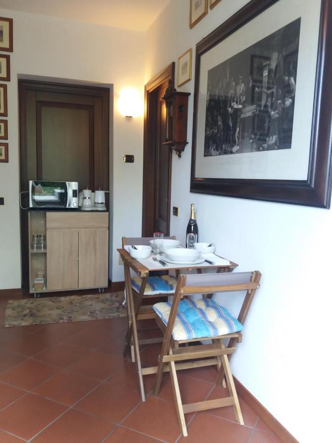 Casa Intignano - Camera Con Bagno E Portico Vista Lago Tremezzo Exterior photo